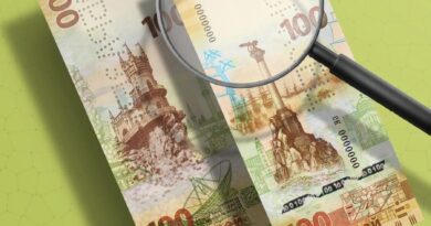 Эти памятные 100 рублей 2015 года кое-что скрывают… Эти памятные 100 рублей 2015 года кое-что скрывают…